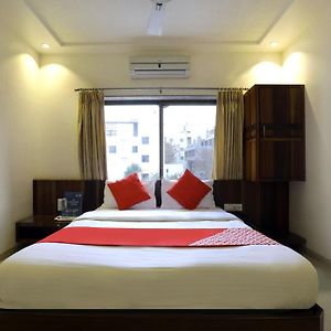 Collection O Satyan Inn